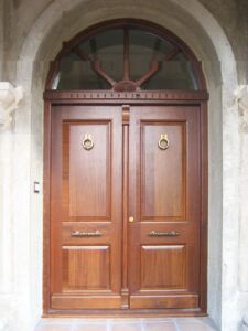 Puerta. Trabajo de Vencomad.
