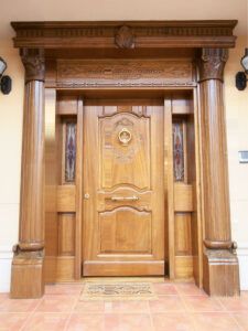 puerta de madera